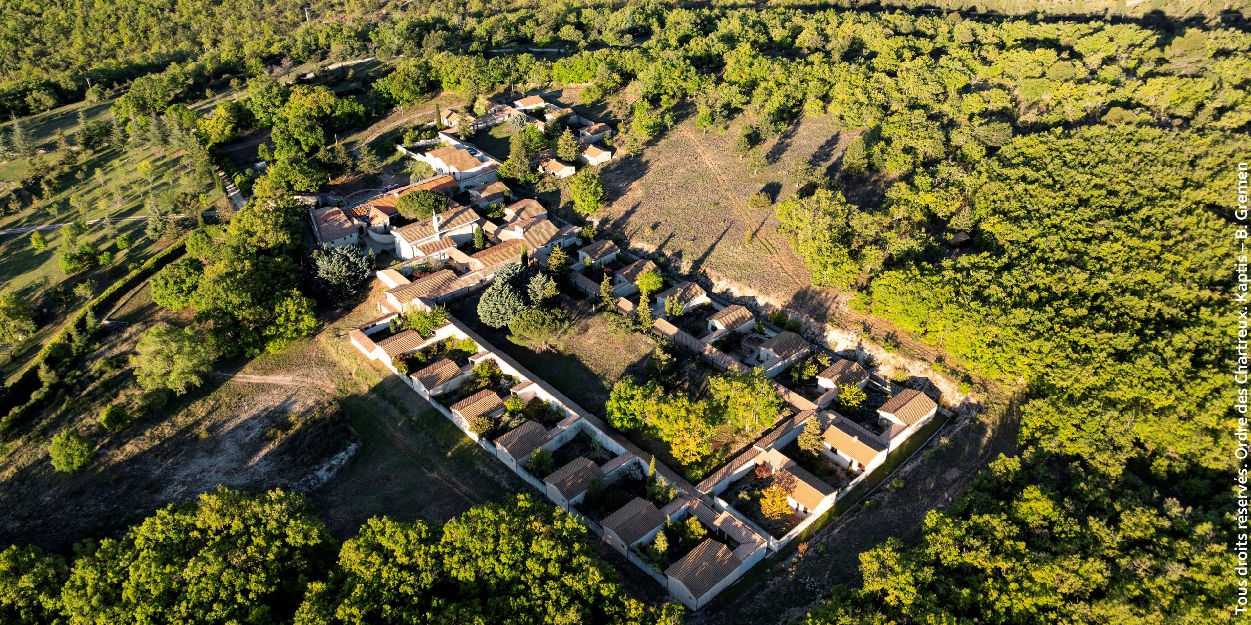 1. Vue d'ensemble ; au premier plan, le grand cloître